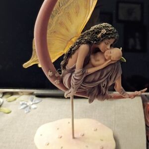 Delicate Purple Fairy Embrace Home Art Figurine